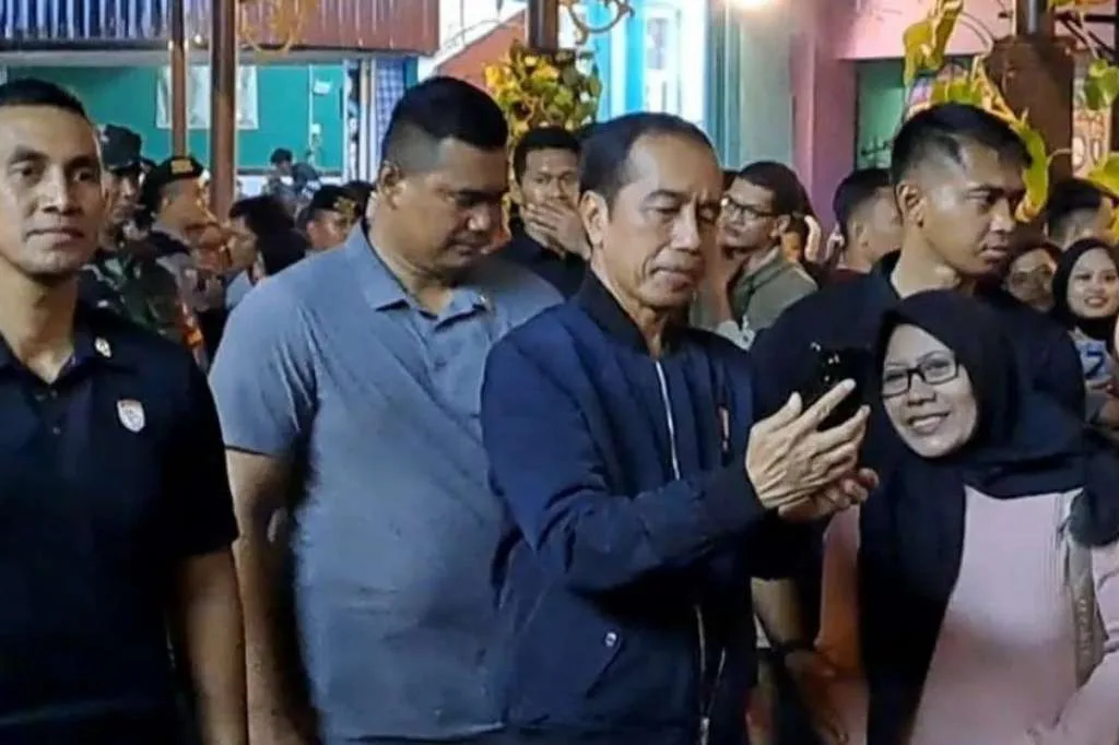 Moment Presiden Jokowi Rayakan Tahun Baru di Solo, Bersua dengan Warga