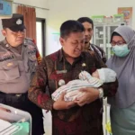 Penemuan Bayi di Pekarangan Warga, Polsek Srengat Beri Respon Cepat