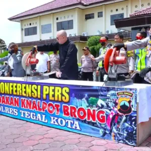 Polres Tegal Kota Hancurkan 524 Knalpot, Aksi Tegas Menuju Zero Knalpot Brong Polres Tegal Kota Hancurkan 524 Knalpot, Aksi Tegas Menuju Zero Knalpot Brong