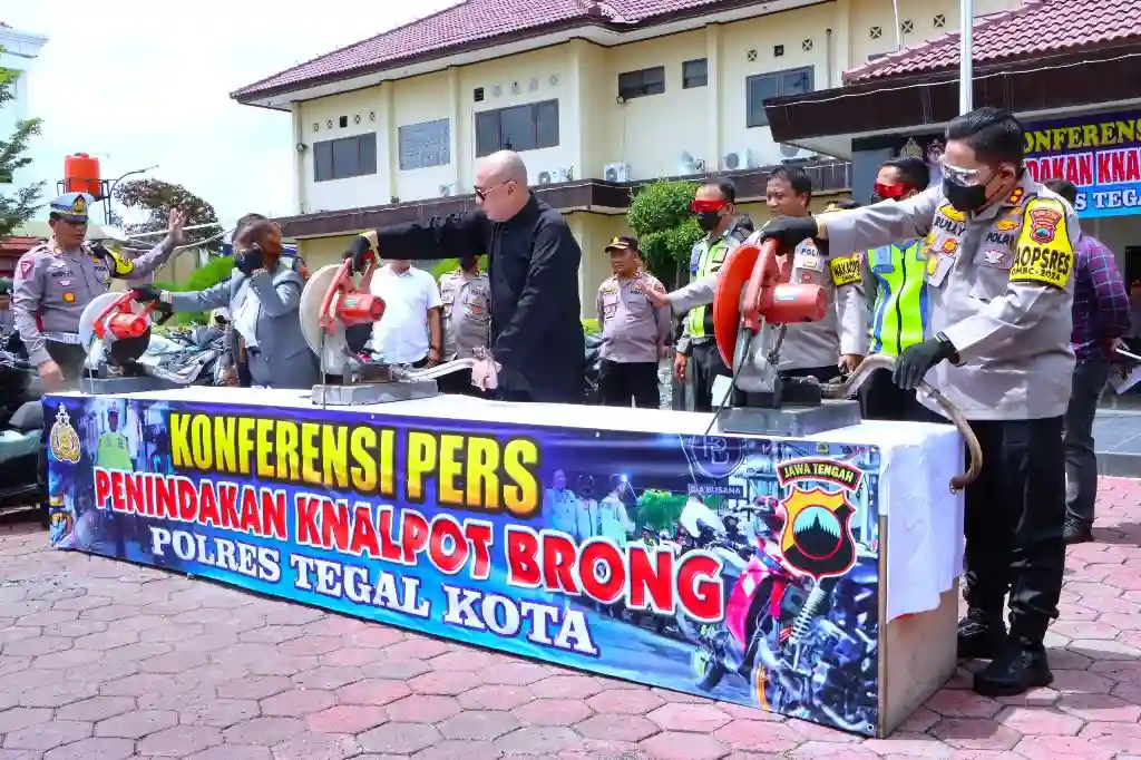 Polres Tegal Kota Hancurkan 524 Knalpot, Aksi Tegas Menuju Zero Knalpot Brong