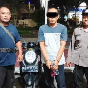 Polsek Srengat Berhasil Tangkap Pelaku Pencurian Motor dengan Modus Perantara Polsek Srengat Berhasil Tangkap Pelaku Pencurian Motor dengan Modus Perantara
