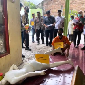Rekonstruksi Pembunuhan Brutal di Shelter Anjing Blitar Rekonstruksi Pembunuhan Brutal di Shelter Anjing Blitar
