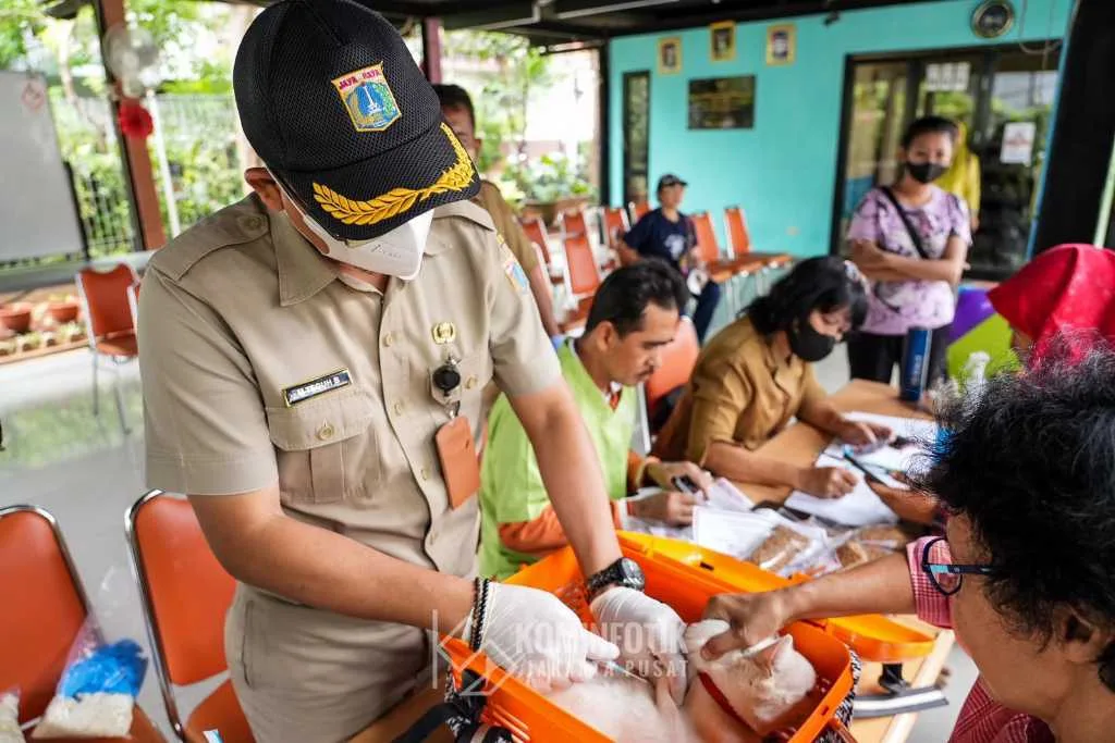 Sudin KPKP JakPus Gelar Vaksinasi Rabies Untuk Hewan Peliharaan