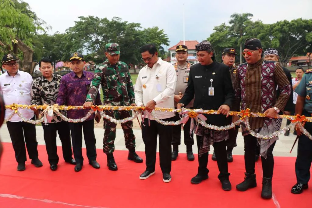 Walikota Tegal Hadiri Peresmian Alun-alun dan Proyek Strategis Kabupaten Brebes