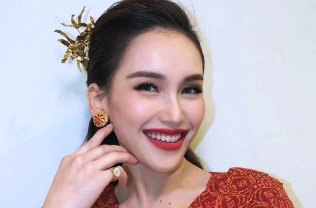 Dikabarkan Lamaran, Ini Kata Ibunda Ayu Ting Ting