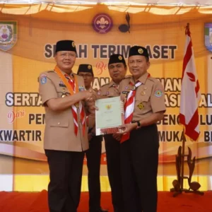 Gubernur Rohidin Hibahkan Tanah, Bangunan, dan Mobil untuk Pramuka Bengkulu Gubernur Rohidin Hibahkan Tanah, Bangunan, dan Mobil untuk Pramuka Bengkulu