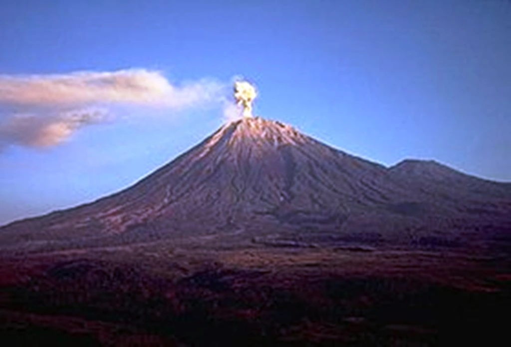 Hari Ini Gunung Semeru Meletus, Masyarakat Diberi Peringatan Siaga III Kemarin Gunung Semeru Erupsi Tiga Kali, Status Turun dari Siaga ke Waspada Gunung Semeru Erupsi Dua Kali, Warga Diminta Waspada
