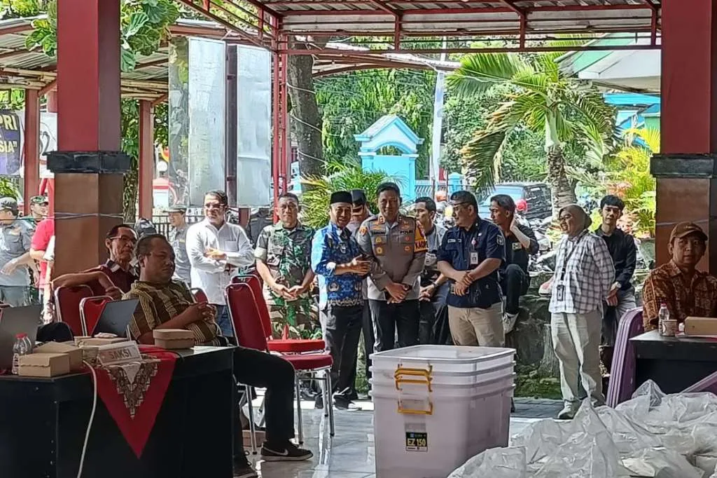 Kapolres Blitar Kota Monitor Rekapitulasi Pemilu 2024 di 5 PPK