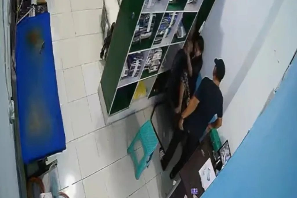 Oknum Kapolsek di Bengkulu Dilaporkan Intimidasi Seorang Wanita, Banting Pistol Hingga Dorong-Dorongan