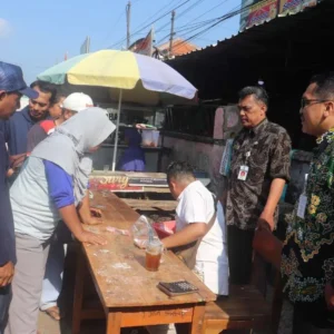 Operasi Pasar, Warga Bulakamba Berebut Beras Murah Dari Bulog