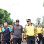 Rosjonsyah Pimpin Jalan Sehat Sambut HUT Korem 041/Gamas ke-78