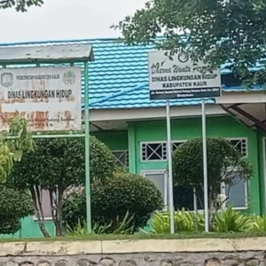 Sampah Menumpuk di Lapangan Merdeka Bintuhan, DLH Kaur Angkat Suara