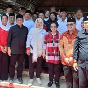 Sonya Setia Negara Ikut Dampingi Ziarah Megawati ke Makam Soekarno Sonya Setia Negara Ikut Dampingi Ziarah Megawati ke Makam Soekarno