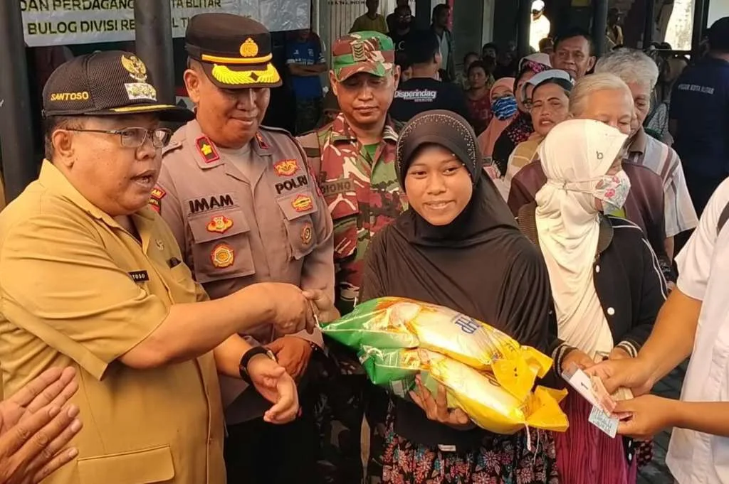 Tanggapi Krisis Panen, Pemkot Blitar Adakan Operasi Pasar Beras Murah