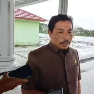 Usin Desak Pemda Maksimalkan Pemanfaatan Dana KUR untuk Ekonomi Daerah Usin Desak Pemda Maksimalkan Pemanfaatan Dana KUR untuk Ekonomi Daerah