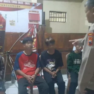 10 Remaja Tawuran di Ketanggungan Berhasil Diringkus Polisi 10 Remaja Tawuran di Ketanggungan Berhasil Diringkus Polisi