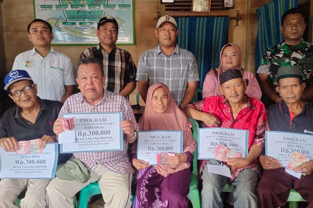 45 KPM Terima BLT-DD dari Pemdes Talang Donok 45 KPM Terima BLT-DD dari Pemdes Talang Donok