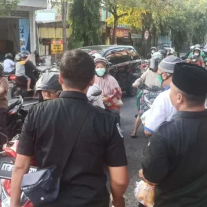 Aliansi Jurnalis Tulungagung Bagi-Bagi Takjil Gratis di Bulan Ramadan Aliansi Jurnalis Tulungagung Bagi-Bagi Takjil Gratis di Bulan Ramadhan