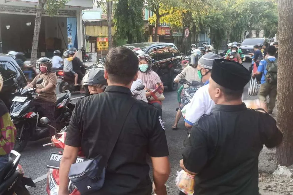Aliansi Jurnalis Tulungagung Bagi-Bagi Takjil Gratis di Bulan Ramadhan