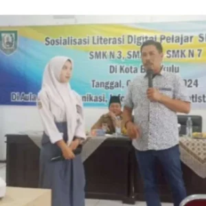 Bang Usin Ingatkan Pentingnya Literasi Digital di Kalangan Pelajar SMA/SMK Bengkulu Bang Usin Ingatkan Pentingnya Literasi Digital di Kalangan Pelajar SMA/SMK Bengkulu