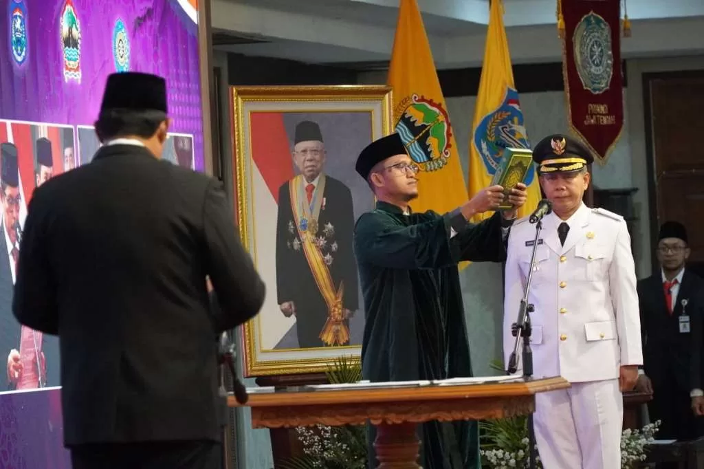 Dadang Somantri Dilantik Sebagai Pj Walikota Tegal Gantikan Dedy Yon Supriyono