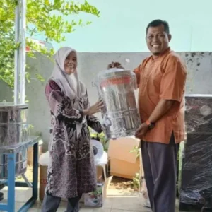 Dukung UMKM Bengkulu, Sujono Salurkan Bantuan Alat Industri Pertanian