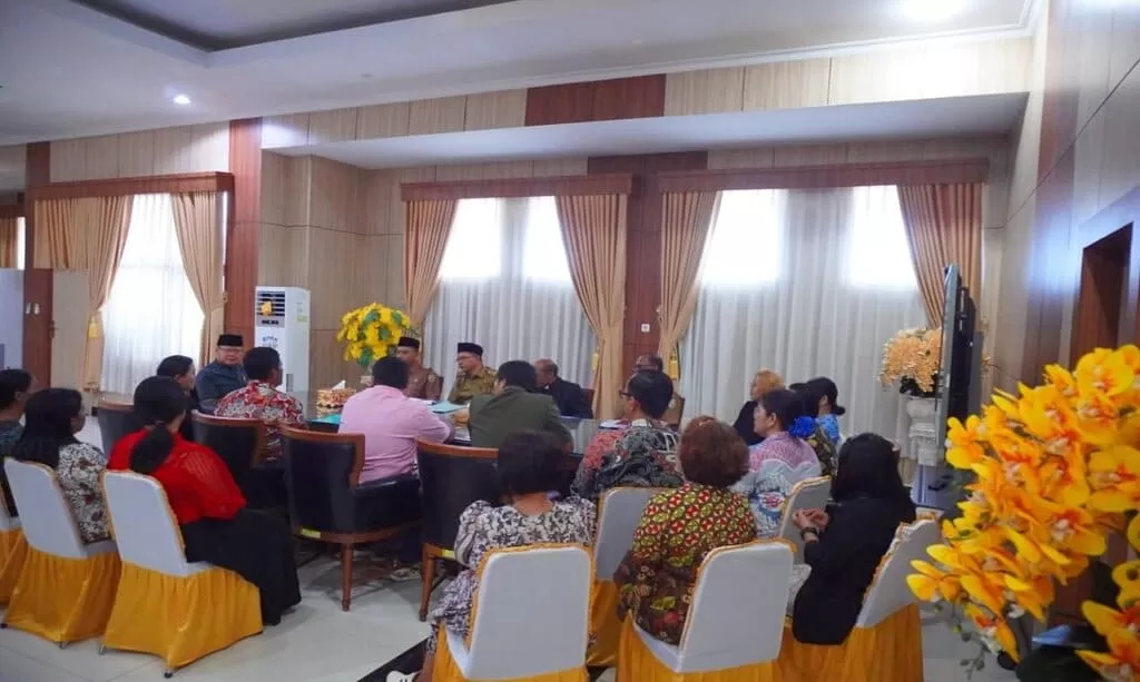 Saat audiensi HKBP dan PGIW di Ruang Kerja Gubernur Bengkulu