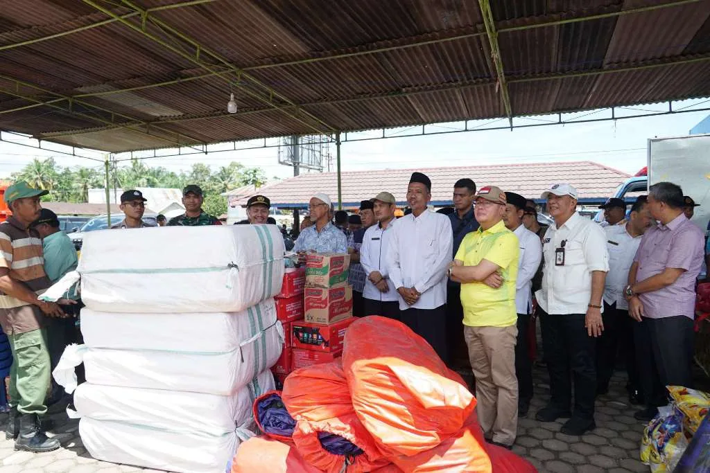 Gubernur Rohidin Salurkan Bantuan Untuk Korban Kebakaran di Bengkulu Utara