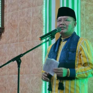 Gubernur Rohidin Sumbangkan Bantuan Dalam Safari Ramadan di Masjid Al-Falah Gubernur Rohidin Sumbangkan Bantuan Dalam Safari Ramadhan di Masjid Al-Falah