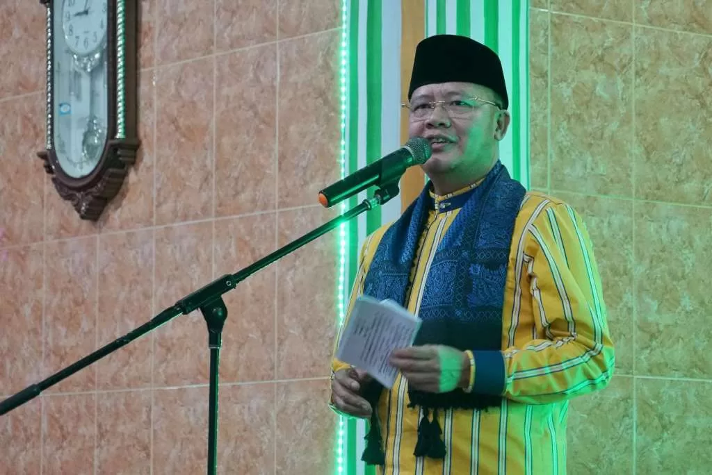 Gubernur Rohidin Sumbangkan Bantuan Dalam Safari Ramadhan di Masjid Al-Falah