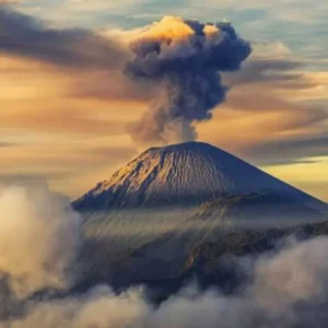 Gunung Semeru Erupsi Lagi, Tinggi Letusan Capai 800 Meter