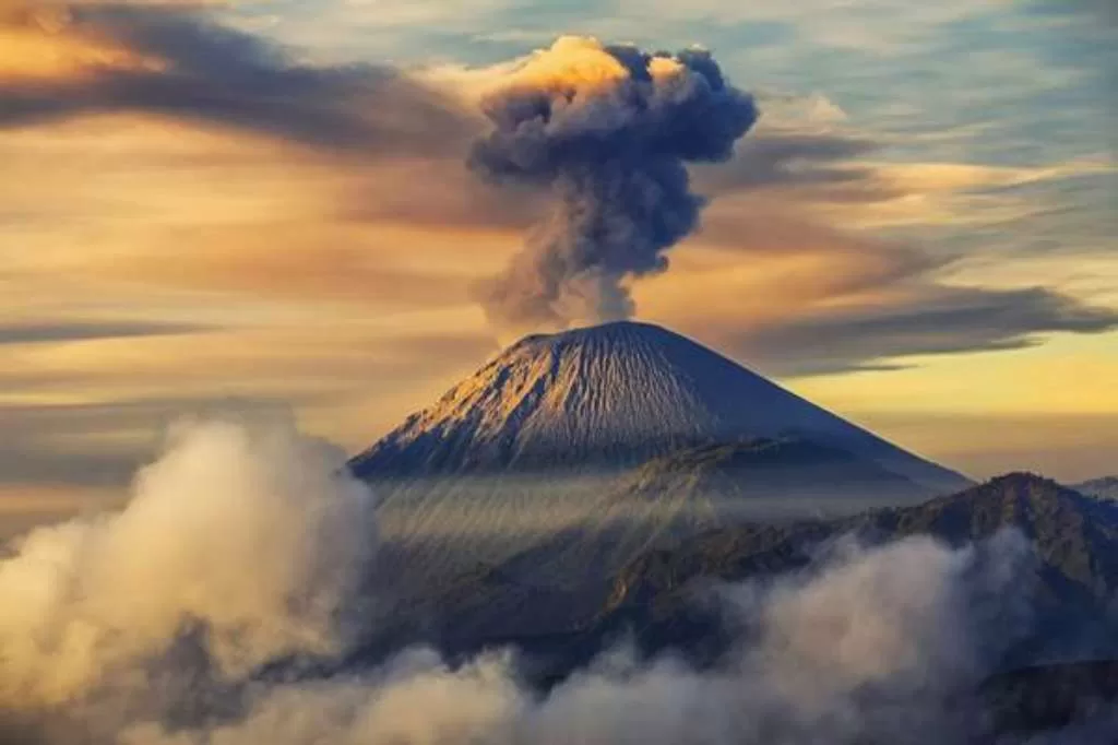 Gunung Semeru Erupsi Lagi, Tinggi Letusan Capai 800 Meter
