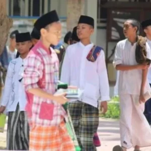 Ingin Masukan Anak ke Pesantren? Simak Tips dari Psikolog Berikut Ingin Masukan Anak ke Pesantren? Simak Tips dari Psikolog Berikut