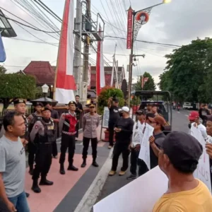 KALBI Bersama LSM GPI Tuntut Netralitas Polri dalam Pemilu KALBI Bersama LSM GPI Tuntut Netralitas Polri dalam Pemilu