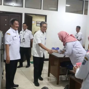 Lakukan Inspeksi Mendadak , Pj Wali Kota Tegal Komitmen Tingkatkan Efisiensi Pemerintahan Lakukan Inspeksi Mendadak , Pj Walikota Tegal Komitmen Tingkatkan Efisiensi Pemerintahan