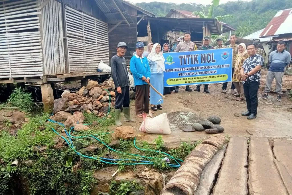 Pemdes Semelako Atas Mulai Pembangunan Fisik Jembatan dan Pelapis Tebing