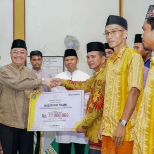 Pemprov Bengkulu Salurkan Dana untuk Pembangunan Masjid di Mukomuko Pemprov Bengkulu Salurkan Dana untuk Pembangunan Masjid di Mukomuko