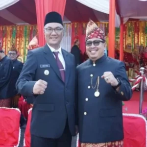 Peringati HUT ke-305 Kota Bengkulu, Pejabat Bupati Bengkulu Tengah Ikut Hadir Foto bersama Heriyandi Roni bersama Arief Gunadi