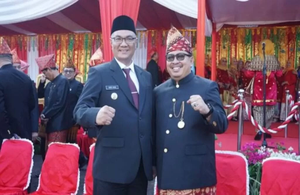 Peringati HUT ke-305 Kota Bengkulu, Pejabat Bupati Bengkulu Tengah Ikut Hadir Foto bersama Heriyandi Roni bersama Arief Gunadi