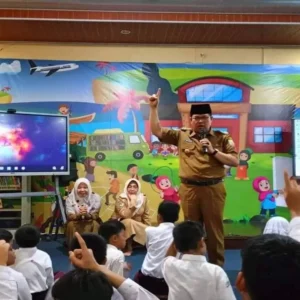 Kepala Dinas Perpustakaan dan Kearsipan Meri Sasdi