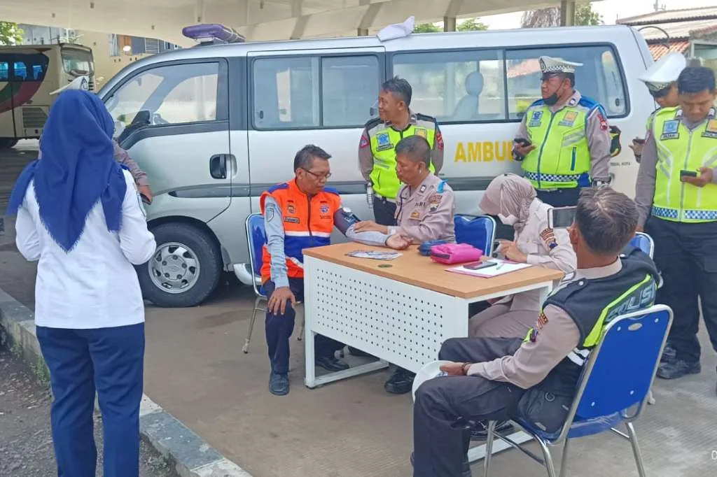 Polres Tegal Kota Gelar Ramp Check dan Pemeriksaan Kesehatan Kendaraan Umum