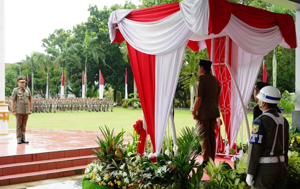 Wagub Rosjonsyah Pimpin Upacara Puncak HUT ke-74 Satpol PP dan Satlinmas ke-62