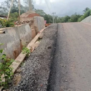 Aspal Proyek INPRES 40 Miliar di Kaur Ini Terlihat Tipis, Spesifikasi Dipertanyakan