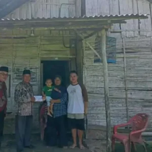 Baznas Kabupaten Kaur Salurkan Zakat untuk Bantuan Bedah Rumah