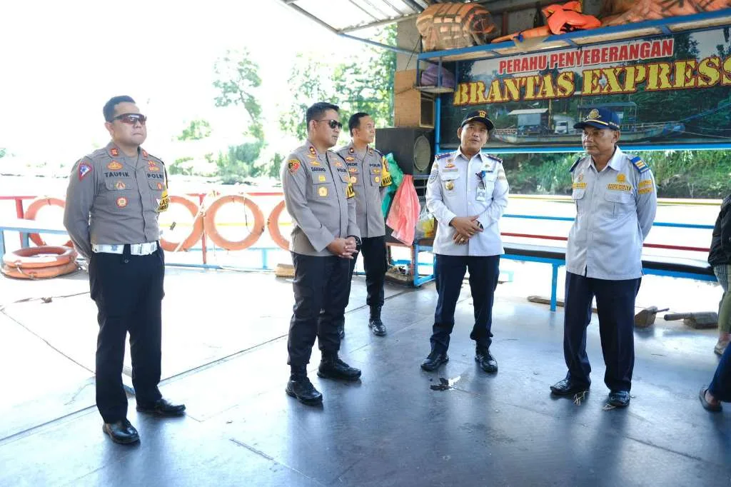 Jelang Lebaran, Polres Blitar Kota Cek 4 Jalur Penyeberangan Perahu Sungai Brantas