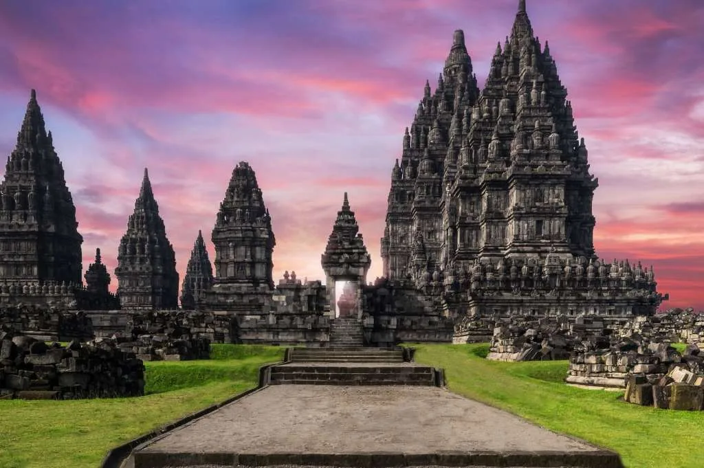 Keagungan dan Misteri, Kisah Candi Prambanan yang Megah