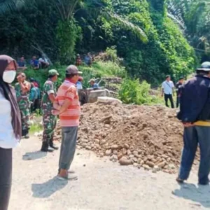 KP GMS Blokir Jalan Menuju PT CBS dalam Aksi Pemortalan