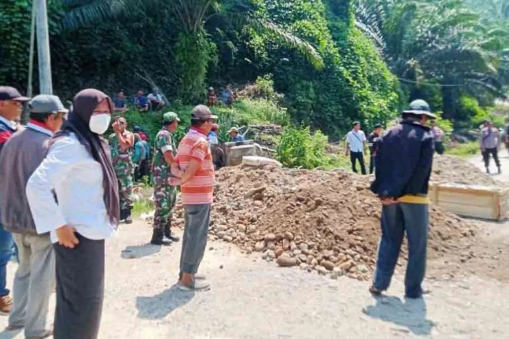 KP GMS Blokir Jalan Menuju PT CBS dalam Aksi Pemortalan