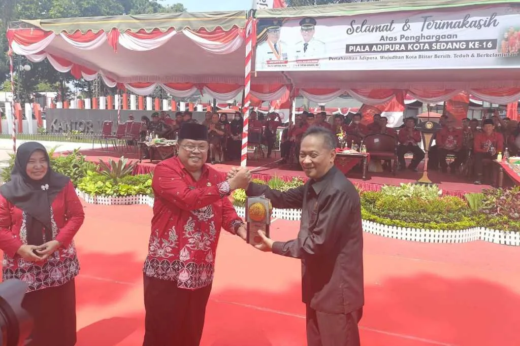 Luar Biasa, Kota Blitar Kembali Dapat Piala Adipura, Ini Yang Ke-16 dan Berturut-turut