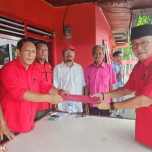 Maju Dalam Pencalonan Bupati Bengkulu Selatan, Barli Halim Serahkan Berkas ke PDIP